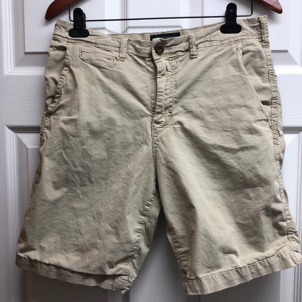 American Eagle Outfitters Men's Khaki Flat-Front Shorts
